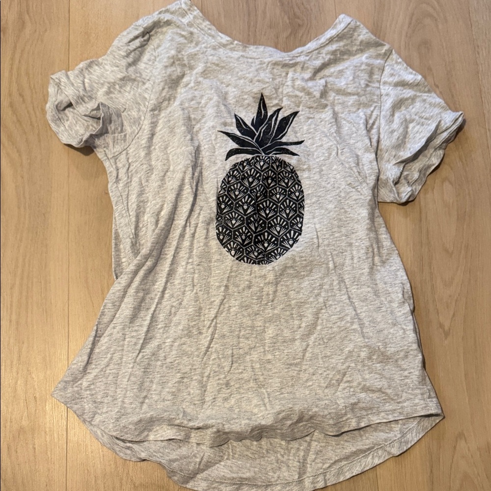 Old Navy Light Gray Pineapple Graphic Tee